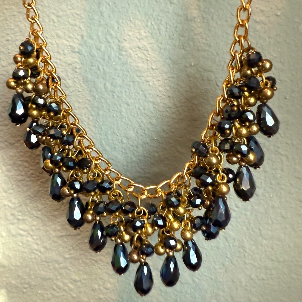 Beautiful Costume Jewelry Statement Necklace - Picture 7 of 9
